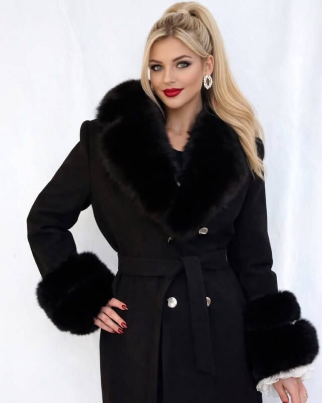 Wełniany płaszcz damski z naturalnym futrem lisa – płaszcz za kolano na guziki z paskiem