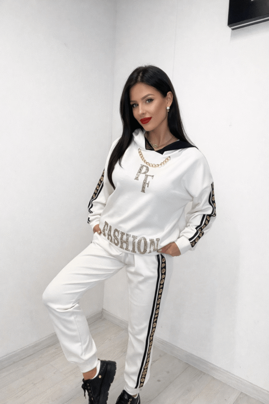 Kostium dresowy damski z dekoracjami