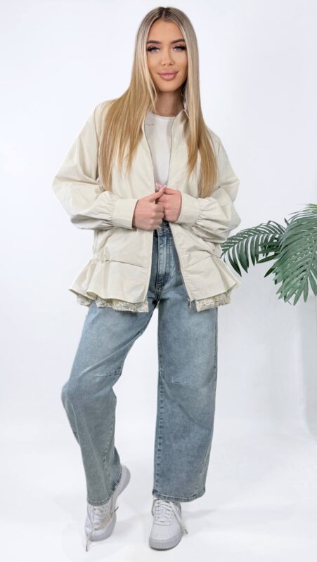 Kurtka lekka z falbanką