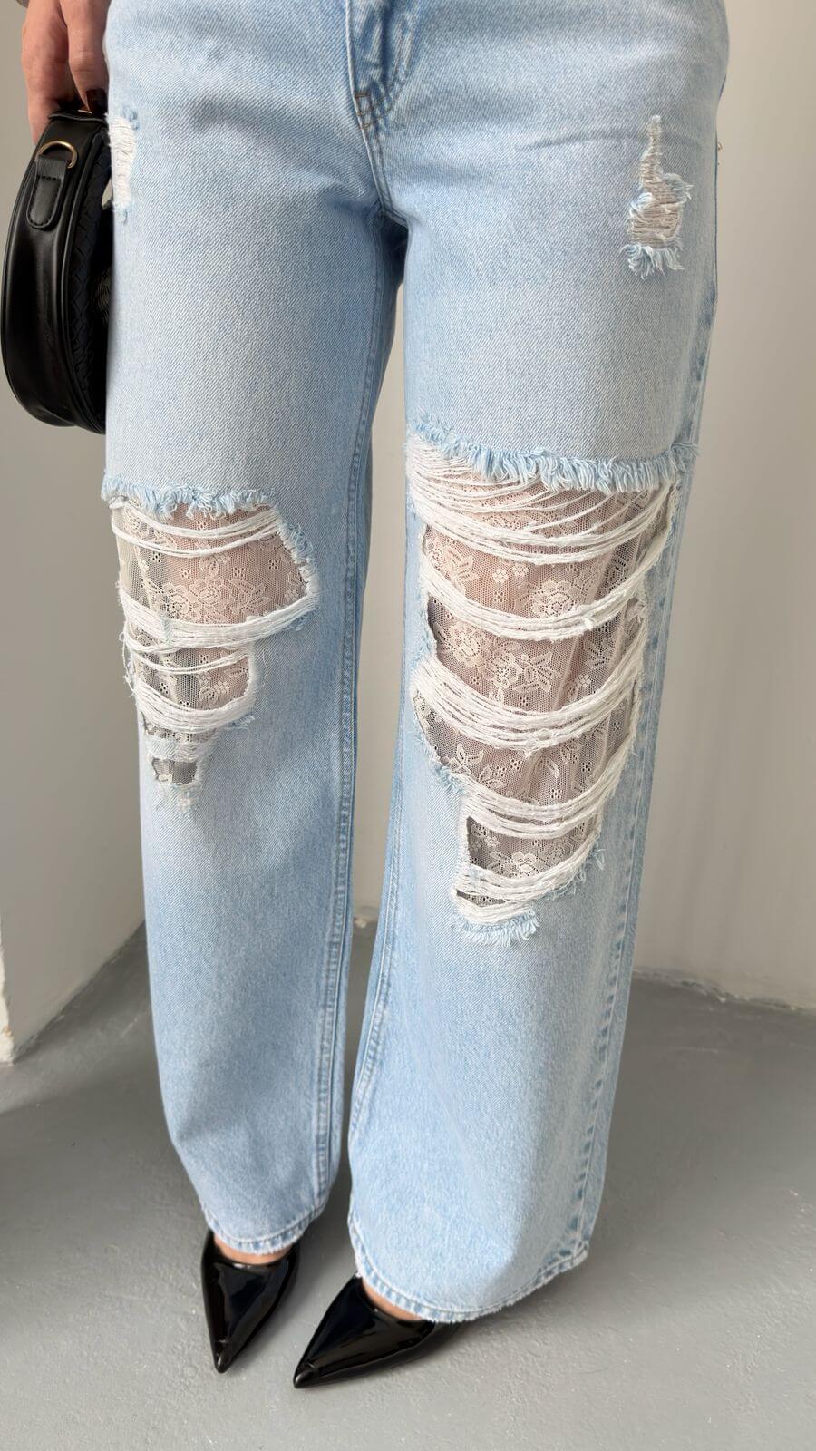 Szerokie jeansy damskie z dziurami i koronką 100% bawełna - obrazek 4