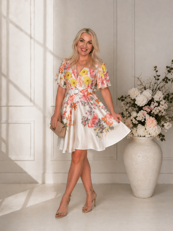 Sukienka boho w kwiaty z paskiem – lekka bawełniano-lniana  idealna na majówkę