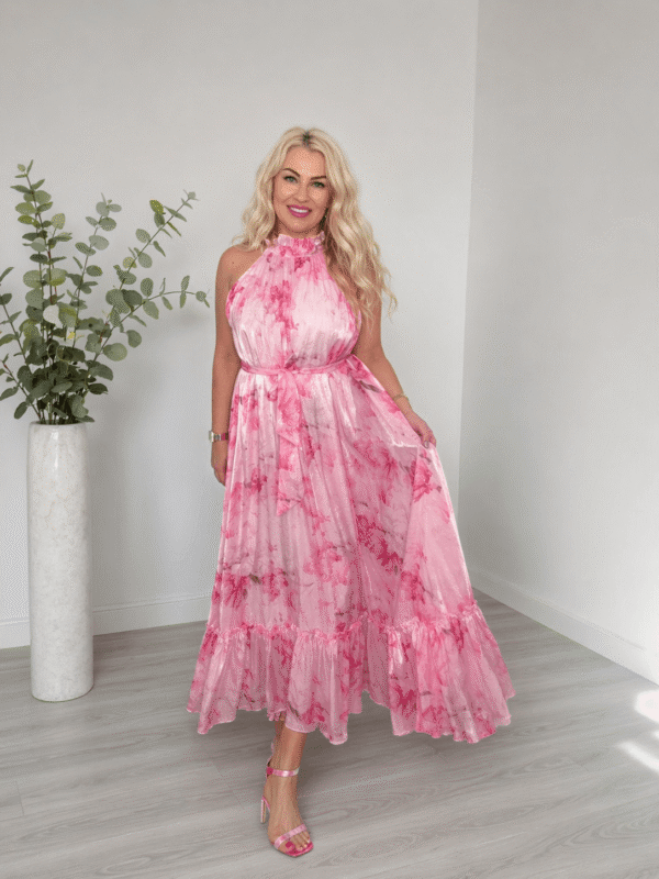 Długa elegancka sukienka maxi w kwiaty – zwiewna sukienka wizytowa z wiskozy